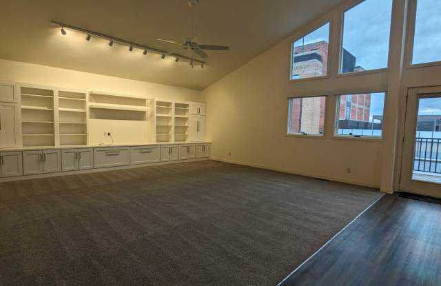 1710 Wyandotte Street Gallery 4