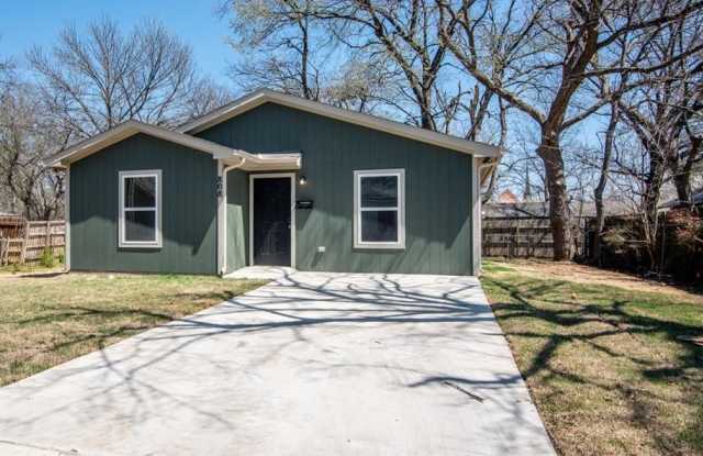 808 Poplar Street - 808 Poplar Street, Bonham, TX 75418