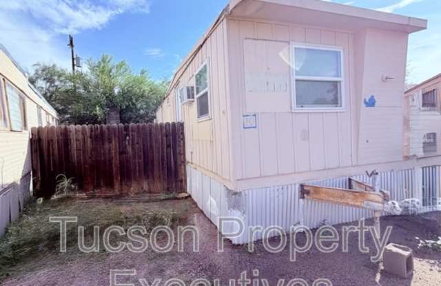 3168 East Benson Highway - 10 photos photos
