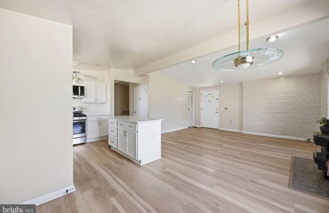 512 DENNIS Avenue photos photos