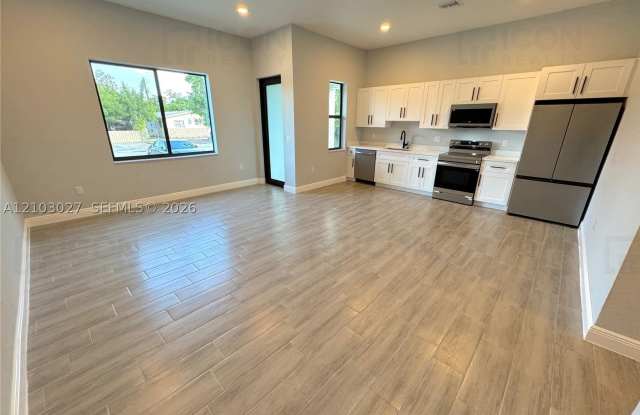 1847 SW 44th Terrace Gallery 2