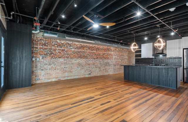 330 W Lamar Street Gallery 4