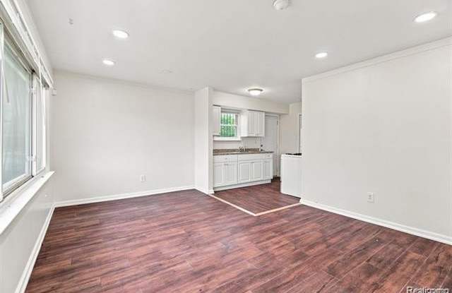 7546 Pine Street Gallery 2