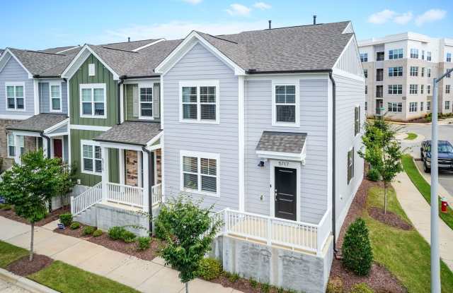 Three Bedroom End Unit Home! Gallery 4