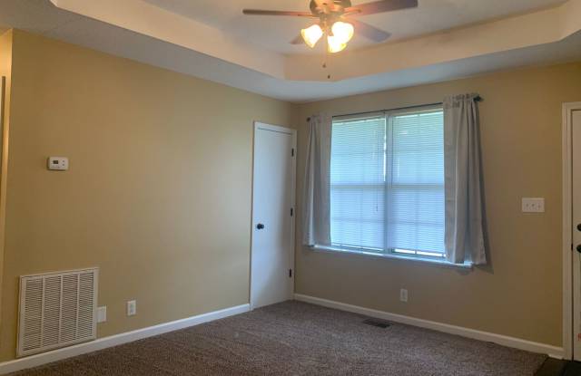Conveniently Located! Cute home with 3 bedrooms and 2 baths. Gallery 3