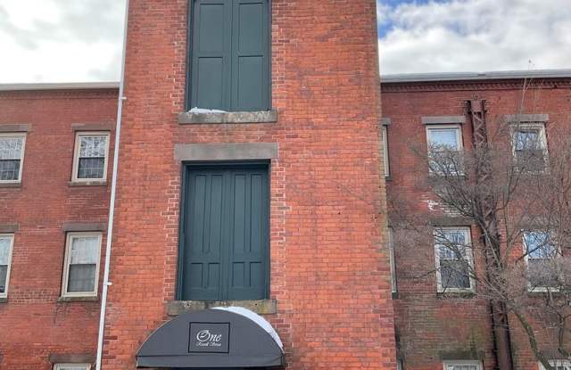 Townhouse-Style Condo Rental in Middletown, CT photos photos