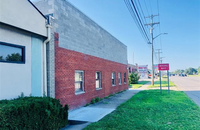 5752 TELEGRAPH RD - 5752 North Telegraph Road, Dearborn Heights, MI 48127