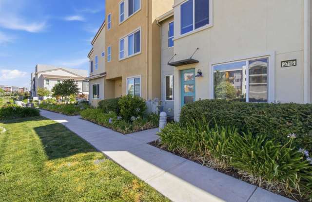 Beautiful 3 bed 2.5 bath located in Natomas! Gallery 3