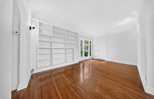 1002-1012½ N. Sweetzer Ave. Gallery 3