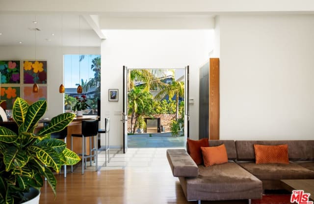 817 ENCHANTED Way photos photos