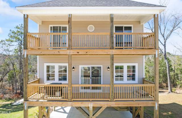 208 Broadleaf Drive Gallery 4