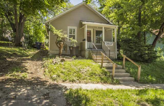 2 Bedroom 1 Bath Fully Remodeled Gallery 1