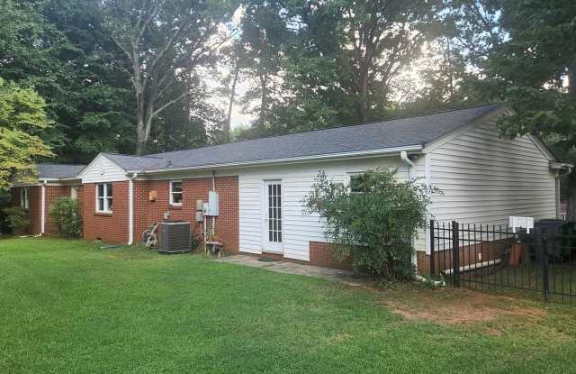 Room in 3 Bedroom Home in Charlotte Gallery 3