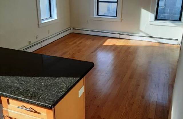 592 Waverly St. Gallery 4
