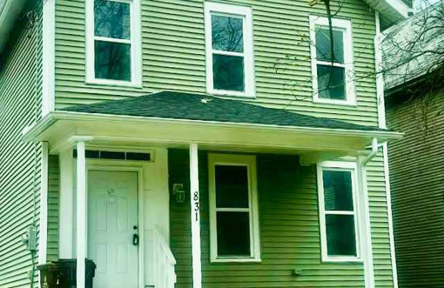 831 North Chestnut Street - 2 photos photos