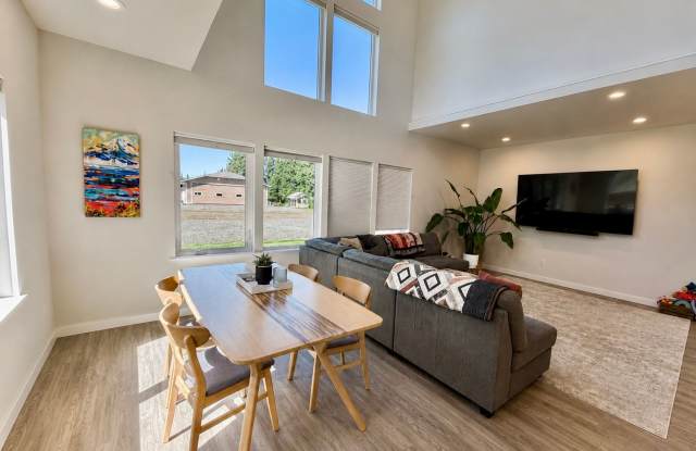 LONG TERM FURNISHED HOME Gallery 3