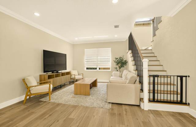 7630 Topiary Avenue Gallery 3