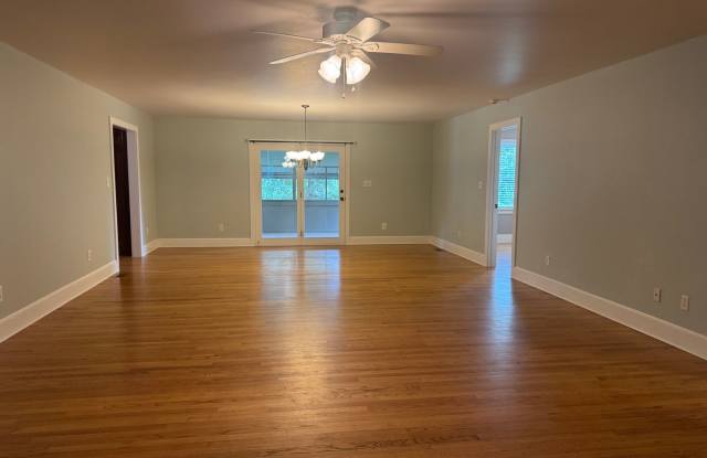 3BR/3.5BA plus bonus Full-Brick Ranch with Walkout Basement Gallery 3