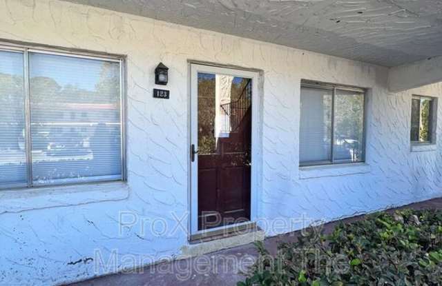 400 El Camino Dr photos photos