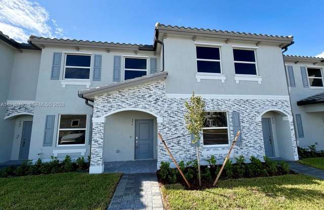 2540 SE 10th Court photos photos