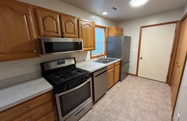 2 bedroom, 2 full bath with attached garage - 1331 Lake Charles Avenue, Porter, IN 46304 2 bedroom, 2 full bath with attached garage - 1331 Lake Charles Avenue, Porter, IN 46304