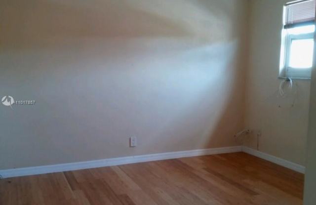 1702 Mckinley St Gallery 4