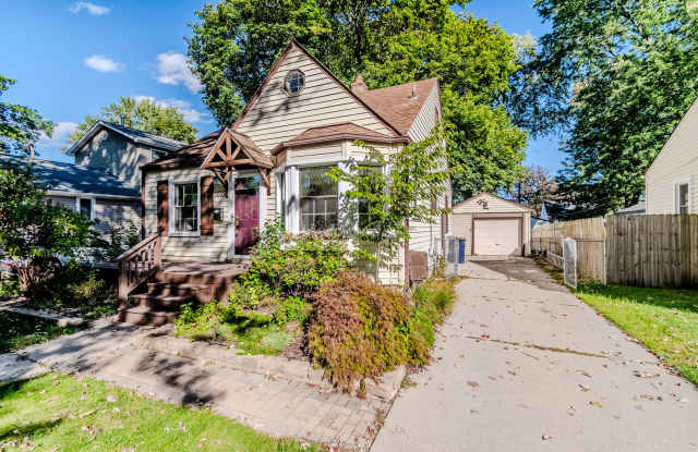 Charming 3-Bedroom, 2-Bathroom, Full Equipped Kitchen, Washer and Dryer Included, Partially Finished Basement, and Car Garage Gallery 3