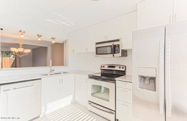 7137 PRESTWICK CIR N Gallery 4