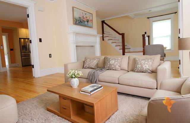 Charming 3-Bedroom Home with Large Fenced Yard & Convenient Location photos photos