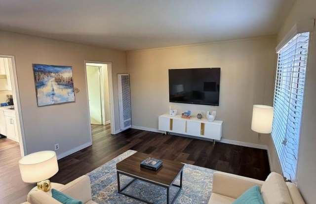 Remodeled 2 Bedroom, 1 Bathroom Unit (back side of duplex) in Sylmar! Ready for Move-In! Gallery 4