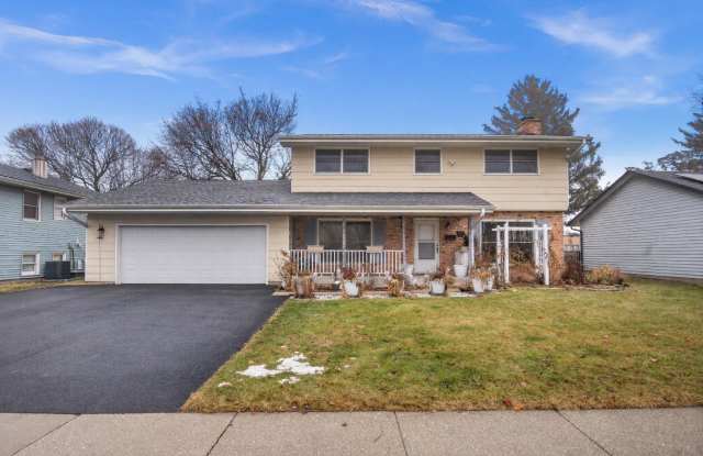 235 Ridge Drive - 235 Ridge Drive, DeKalb, IL 60115