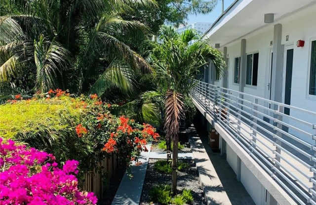 942 Lenox Ave photos photos