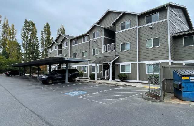 Lovely 3 Bedroom, 1.5 Bath Apartment Close to Park! Gallery 1