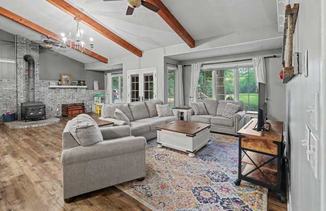 Rent: $2750; 6 beds 3 baths Gallery 4