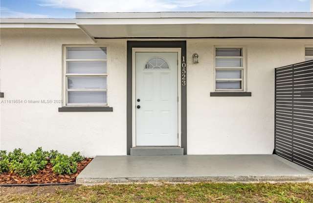 10521 SW 184th St photos photos