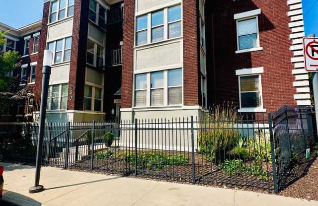 {200 - 204} Charming Plaza/Westport Condo + Updated + All Appliances Included - 200 East 43rd Street, Kansas City, MO 64111
