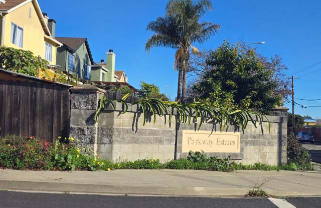 Beautiful 3 Bedroom Townhouse Available Now... photos photos