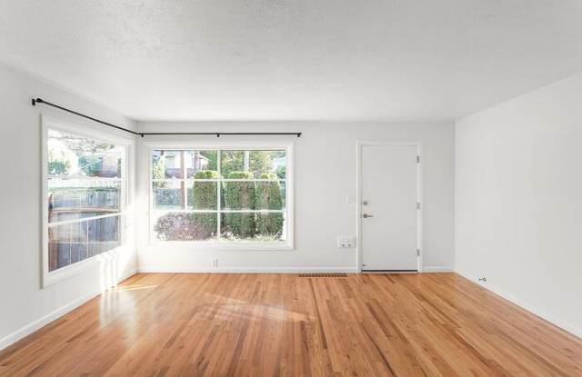 6725 East Burnside Street Gallery 4