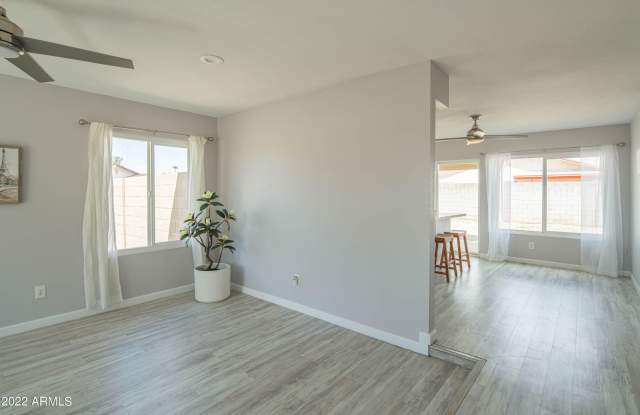 8651 N 56TH Drive Gallery 3