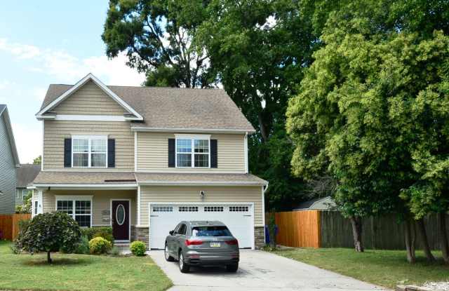 Just a few miles from NOB Navy Base and Bayview Beach! photos photos