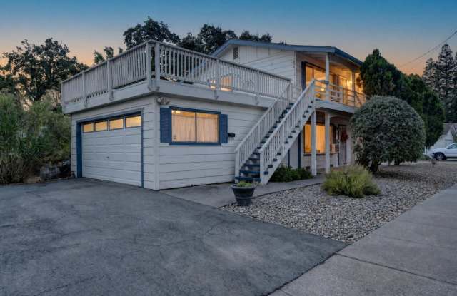 Walnut Creek 2BR Upper Unit with Huge Private Entertaining Patio! Gallery 1