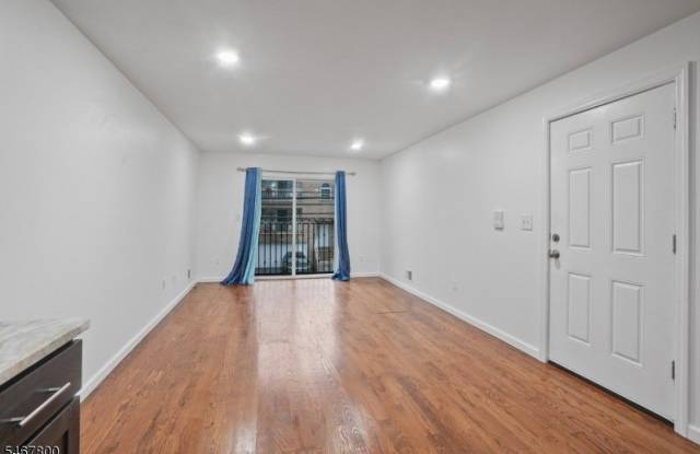 44 Wainwright St Gallery 4