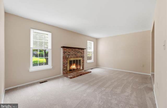 10065 CHESTNUT WOOD Lane Gallery 3