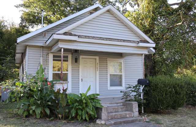 2147 North Newton Avenue Gallery 1