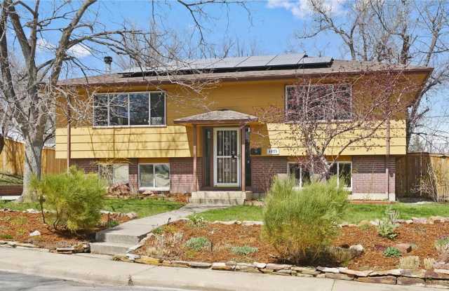 AMAZING 5 Bed 2 Bath Single Family Home in South Boulder!  $500 Off First Month's Rent* Gallery 3