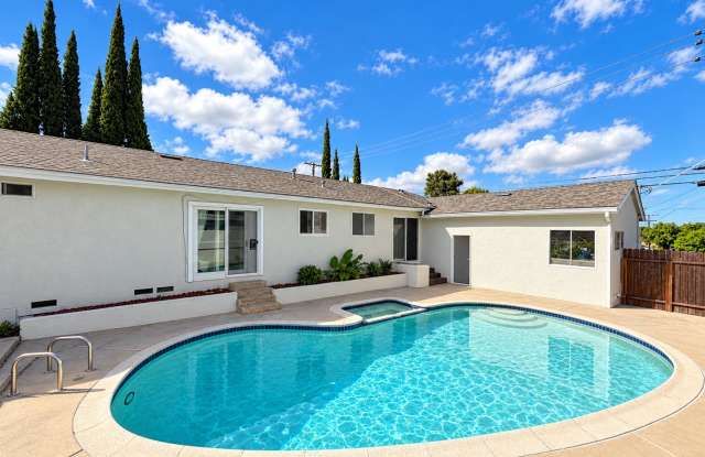 Spacious 6 Bed 3 Bath Home Near SDSU with PRIVATE YARD AND POOL! Gallery 1