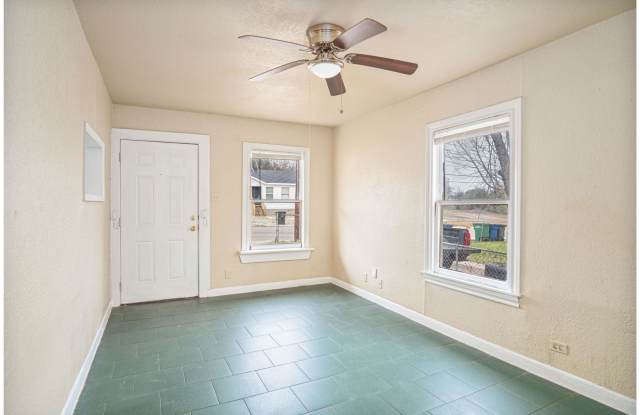 928 Poinsettia Gallery 4