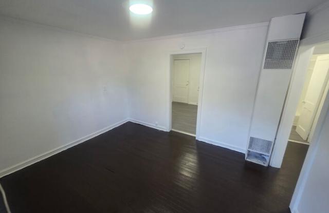203 Montreat Street Gallery 4