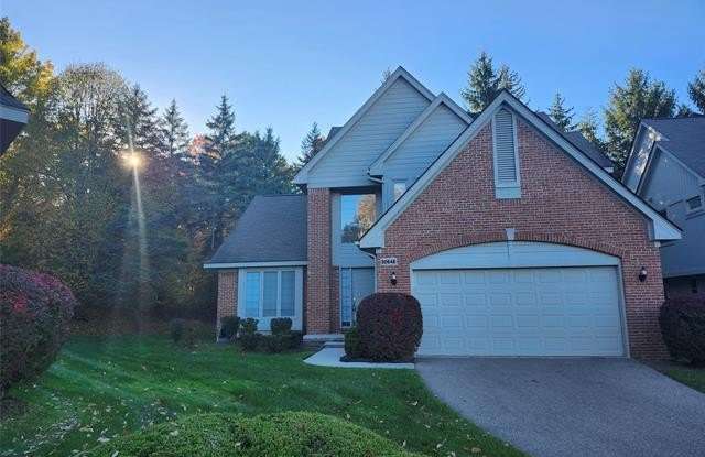 30646 MAPLEWOOD Circle - 30646 Maplewood Circle, Farmington Hills, MI 48331