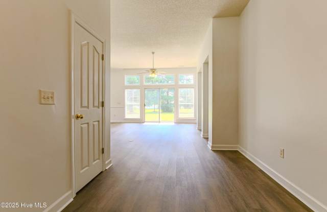 1005 Meadowlands Trail NW Gallery 2